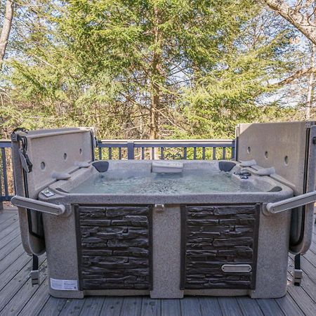 פיג'ן פורג' Wooded Bliss Hot Tub Single Level Cabin With No Steps Rocking Chairs And Wooded Views מראה חיצוני תמונה