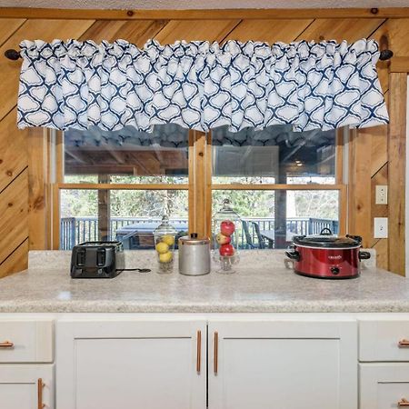 פיג'ן פורג' Wooded Bliss Hot Tub Single Level Cabin With No Steps Rocking Chairs And Wooded Views מראה חיצוני תמונה