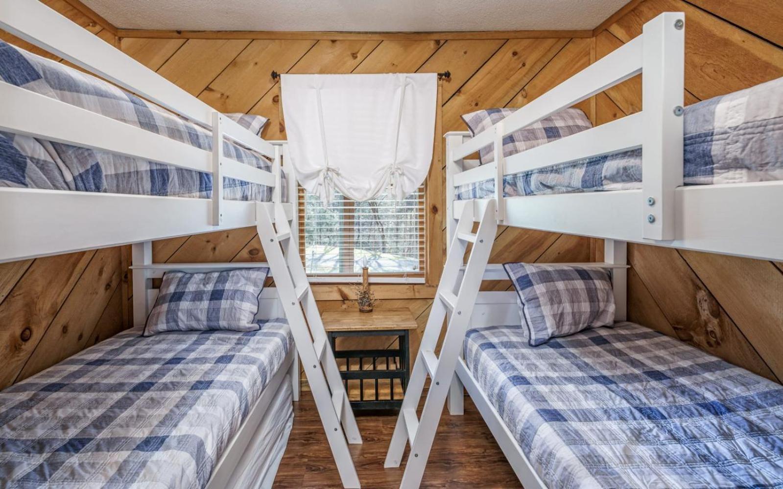 פיג'ן פורג' Wooded Bliss Hot Tub Single Level Cabin With No Steps Rocking Chairs And Wooded Views מראה חיצוני תמונה