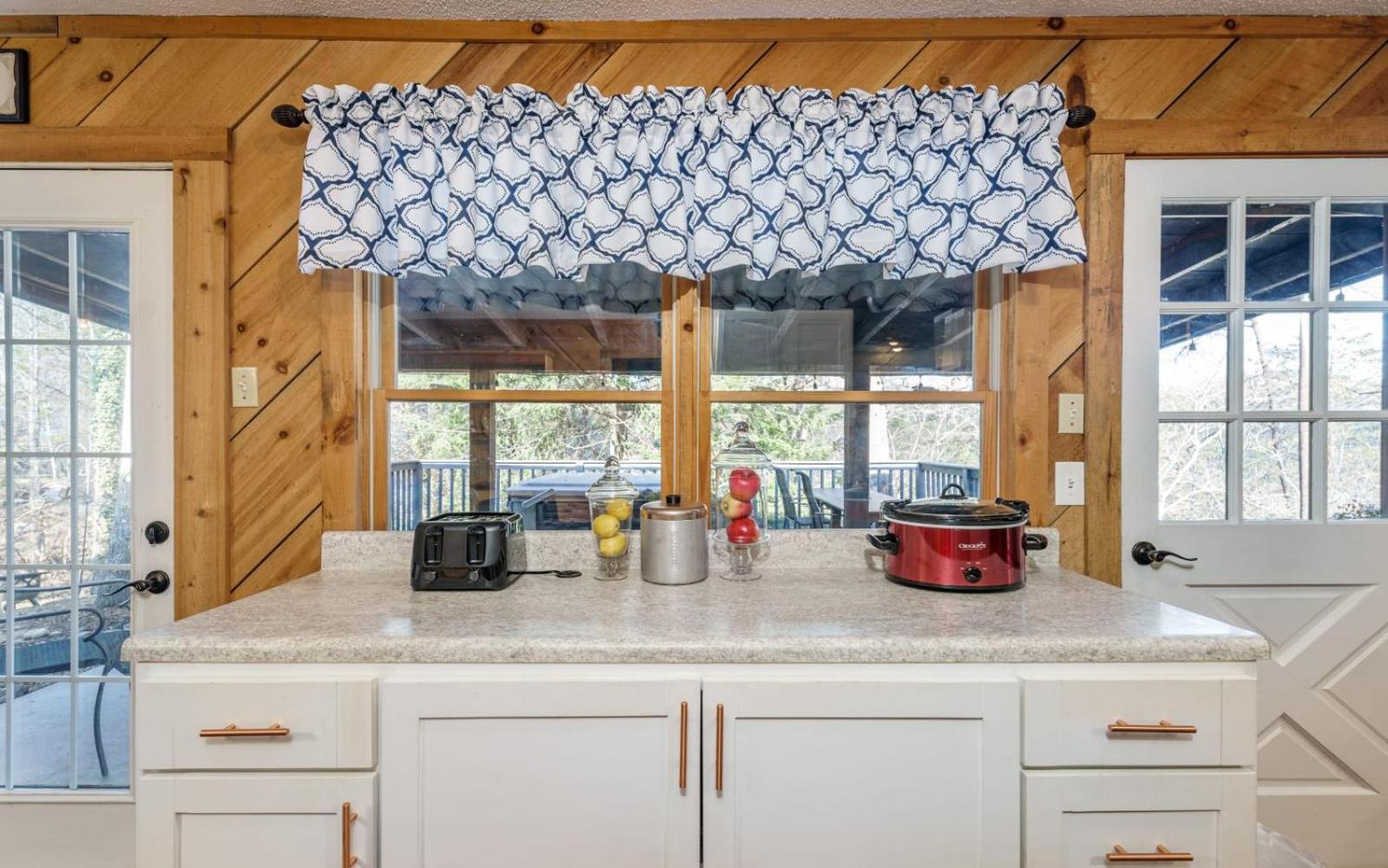 פיג'ן פורג' Wooded Bliss Hot Tub Single Level Cabin With No Steps Rocking Chairs And Wooded Views מראה חיצוני תמונה